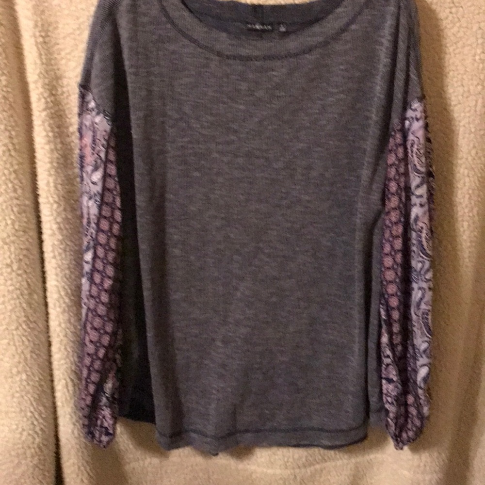 Blouse jersey style with loose sleeves